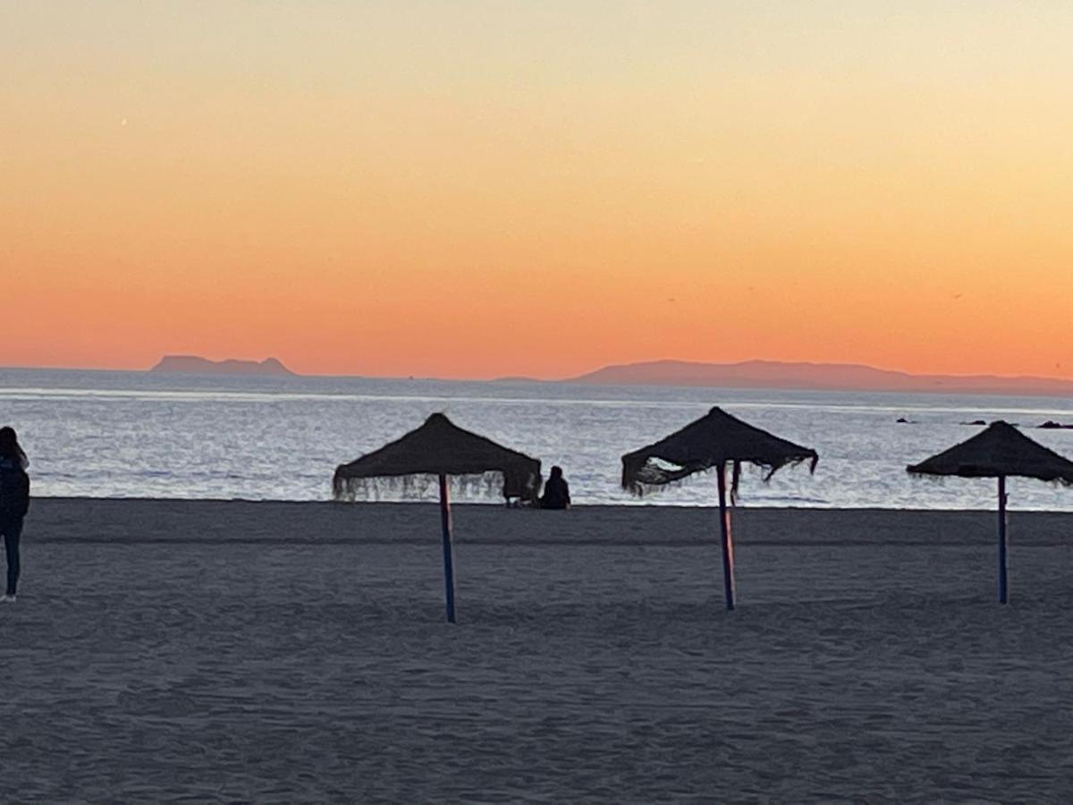 Beach Paradise In ฟูเอนฮิโรลา ภายนอก รูปภาพ